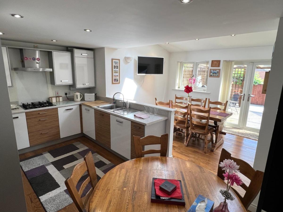 Simply Stunning 2 Bedroom Home With Parking Space Nottingham Exterior foto